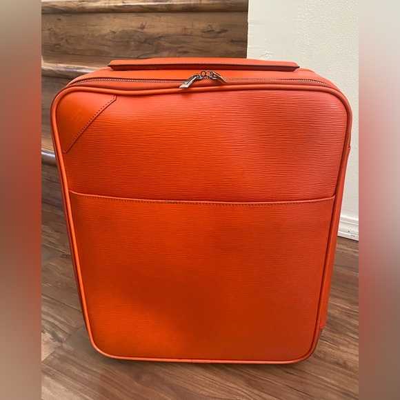 Louis vuitton Pegase 45 in Epi Orange with Raincoat Cover - Picture 3 of 16